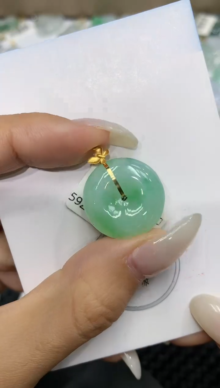颈饰18K金镶嵌翡翠111111111111