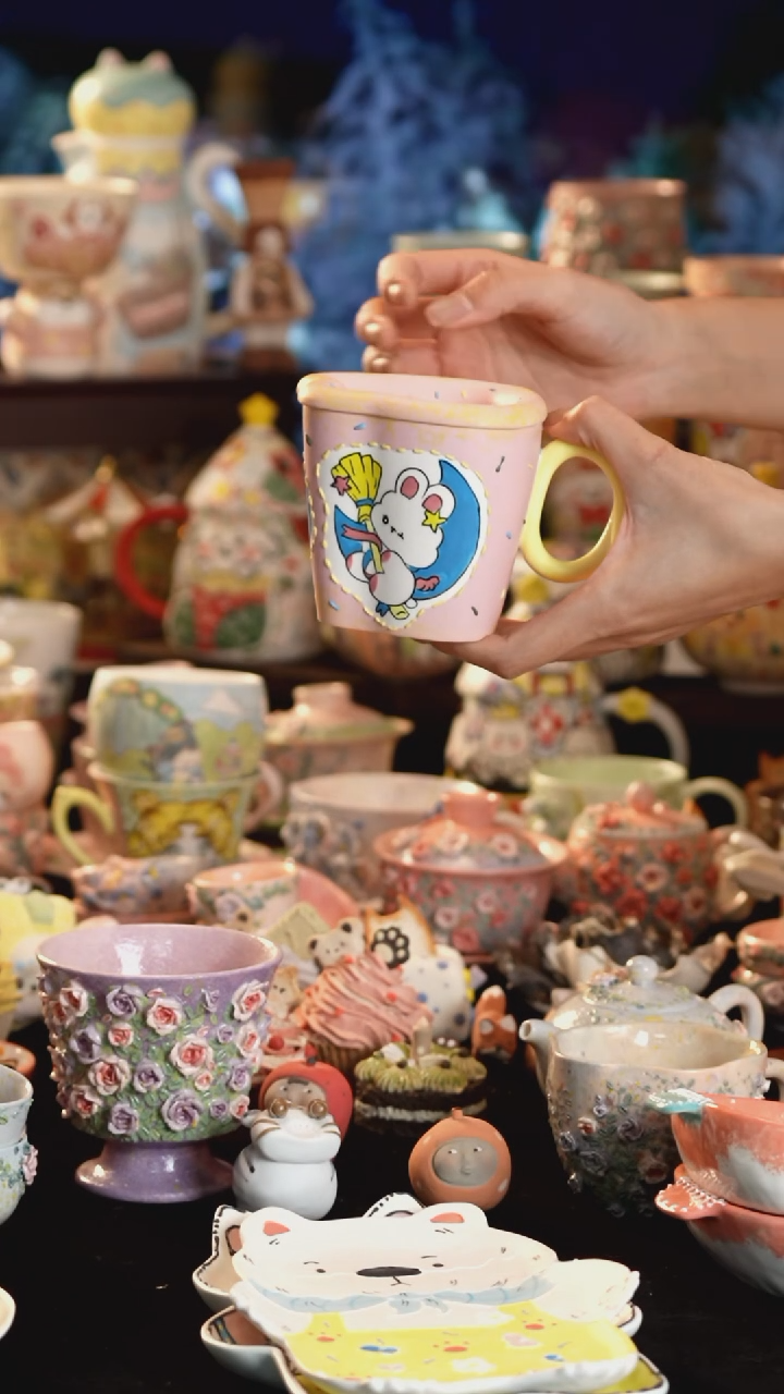 摆件陶景德镇釉下彩手绘设计师款陶瓷