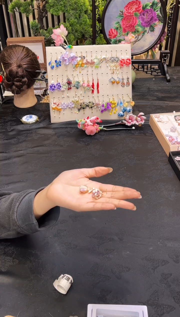 织绣小**?非遗手工苏绣饰品