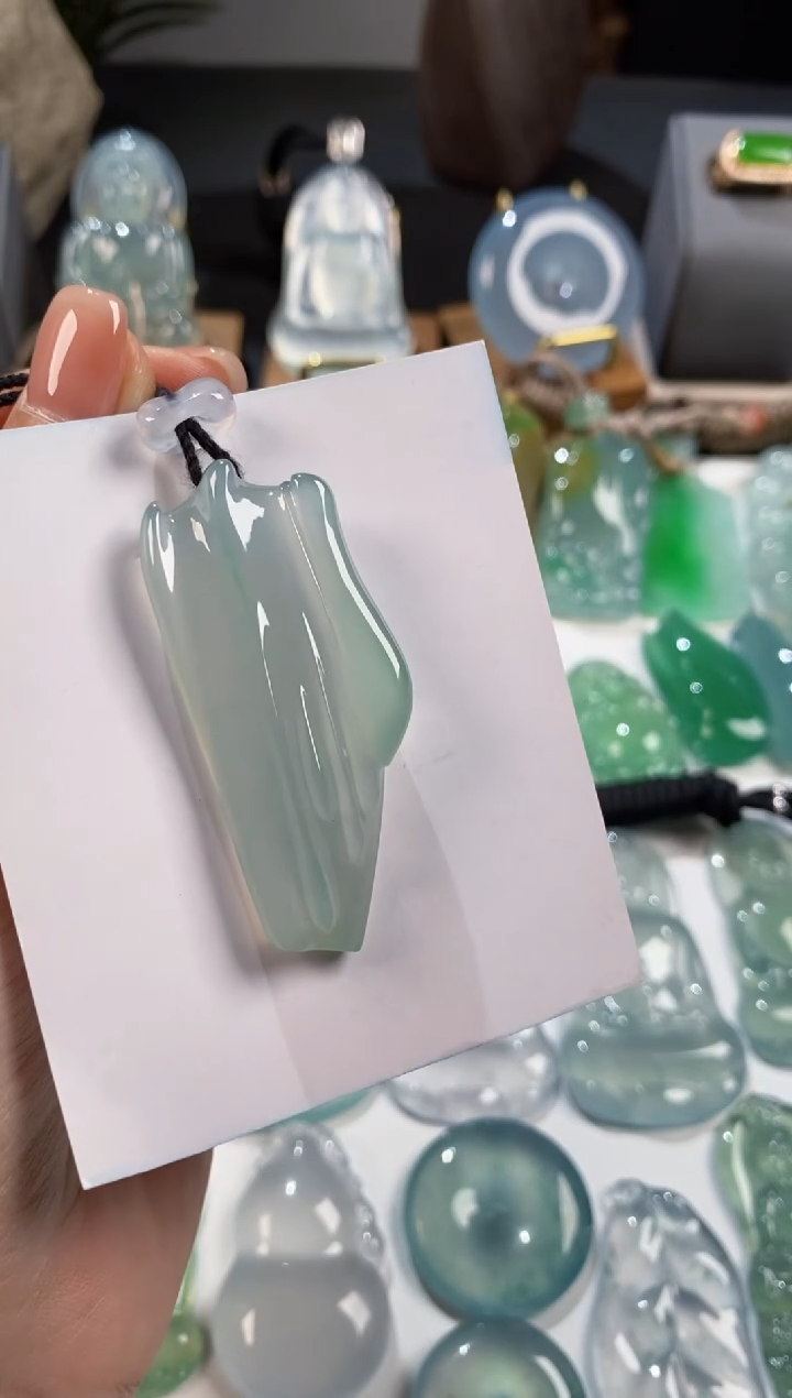 【闪购商品】翡翠颈饰未镶嵌翡翠随形吊坠