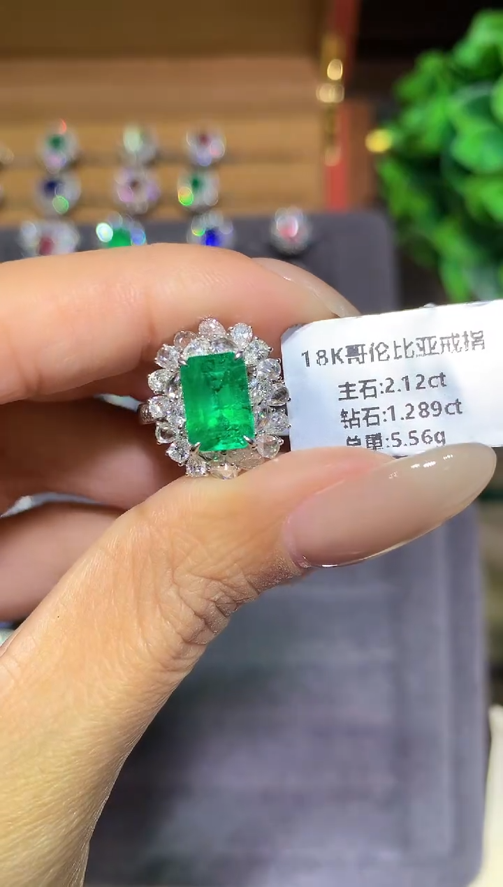 18K金镶嵌戒指祖母绿2.12ct