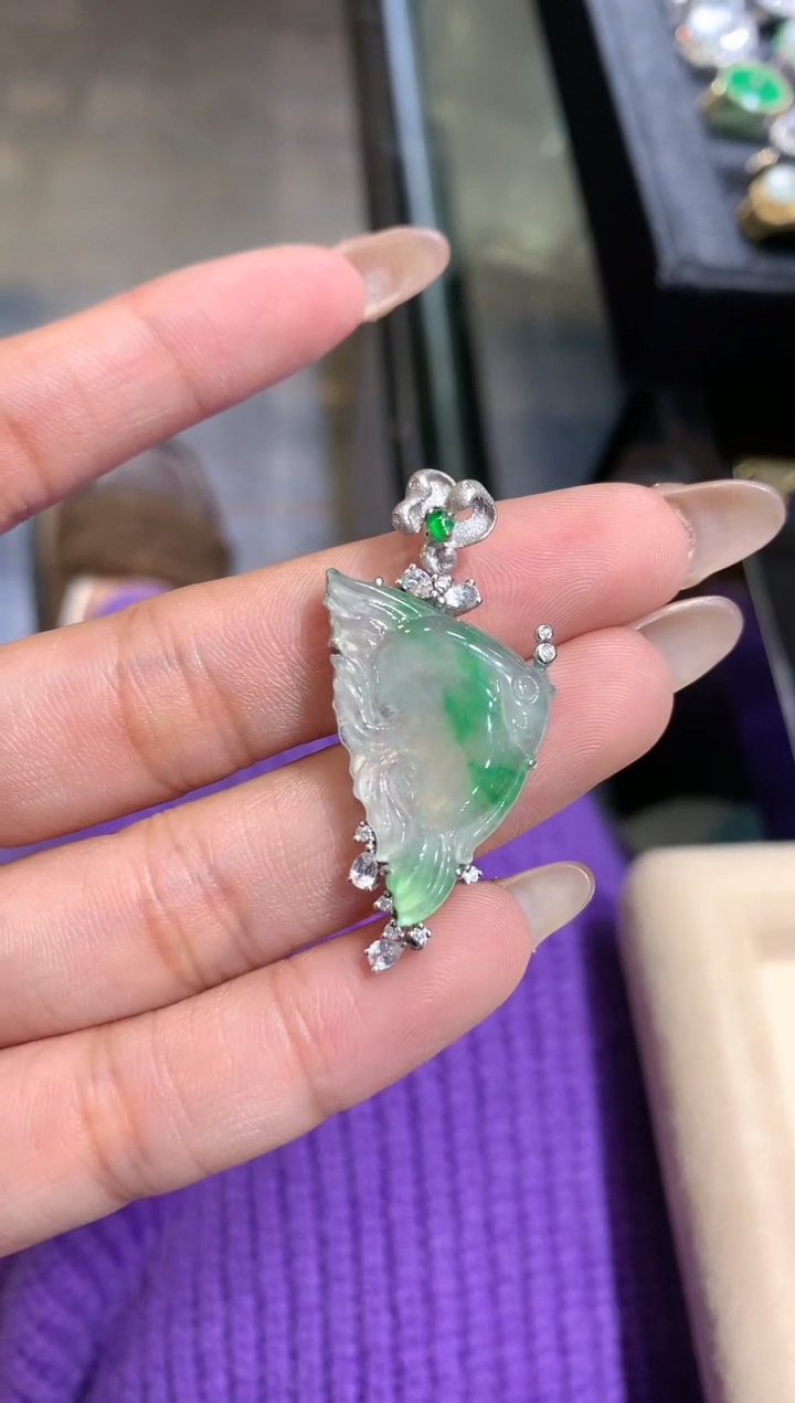 【闪购商品】翡翠吊坠(不含链)18K金镶嵌年年有鱼