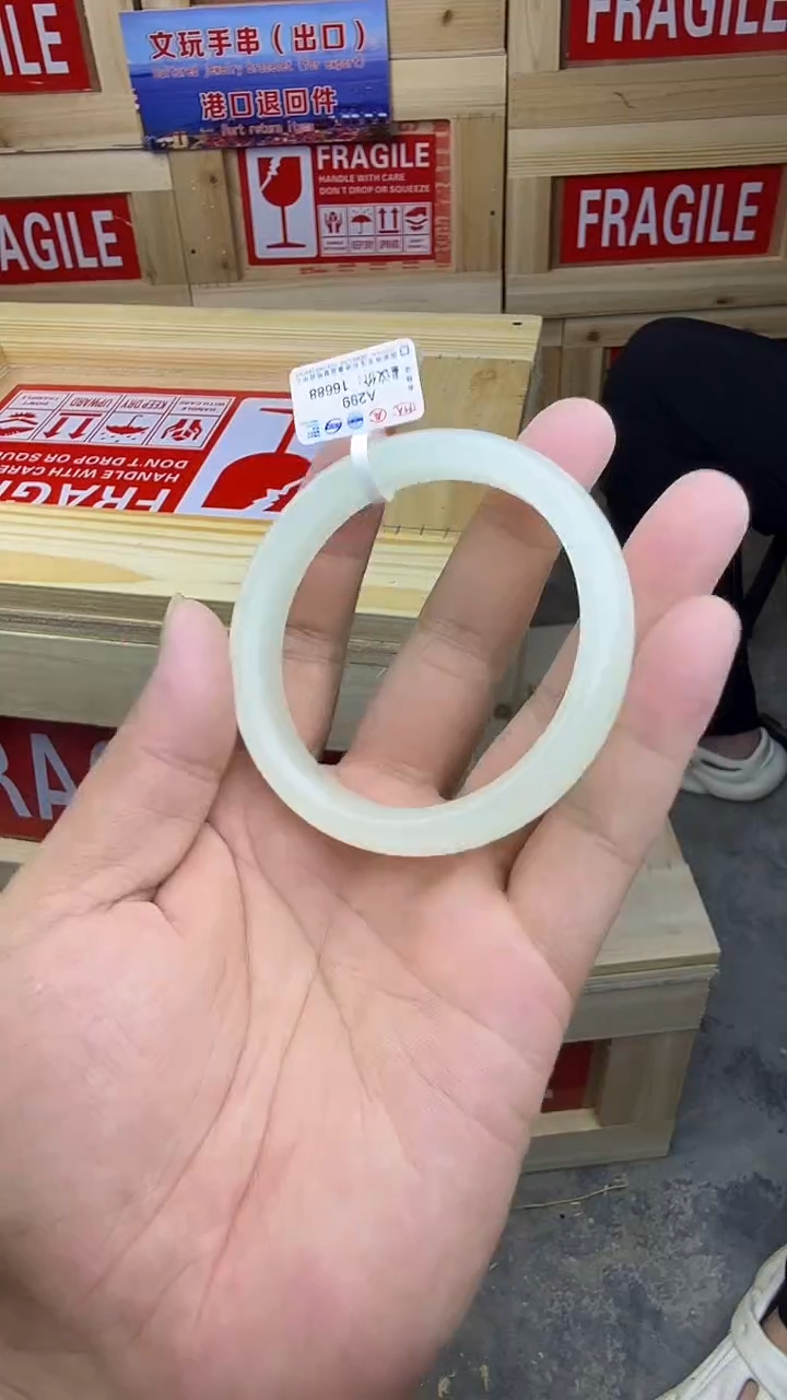 高档精品手镯（带证书礼盒）