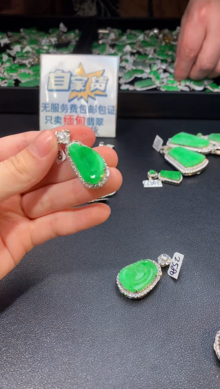 翡翠银S925镶嵌颈饰翡翠