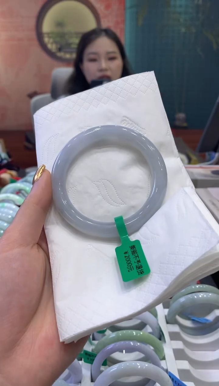 【闪购商品】翡翠手镯未镶嵌多人18179