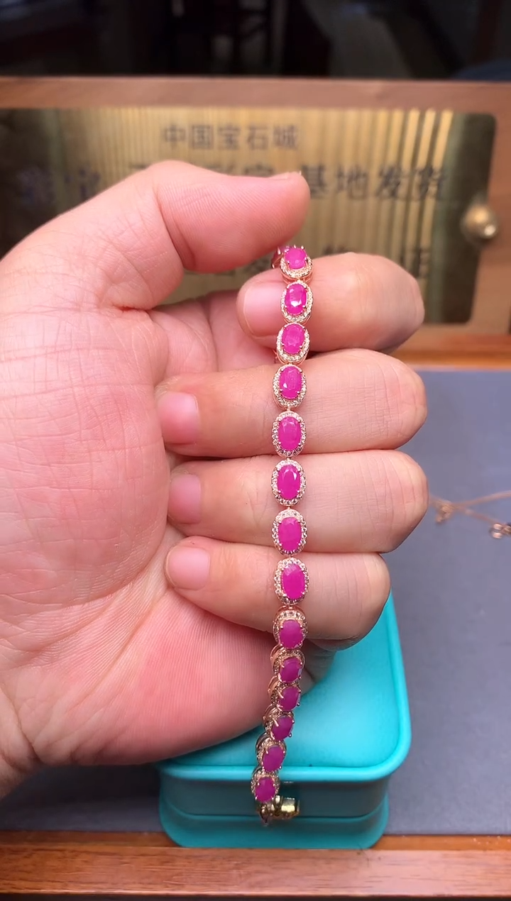 【闪购商品】红宝石手链银S925镶嵌........