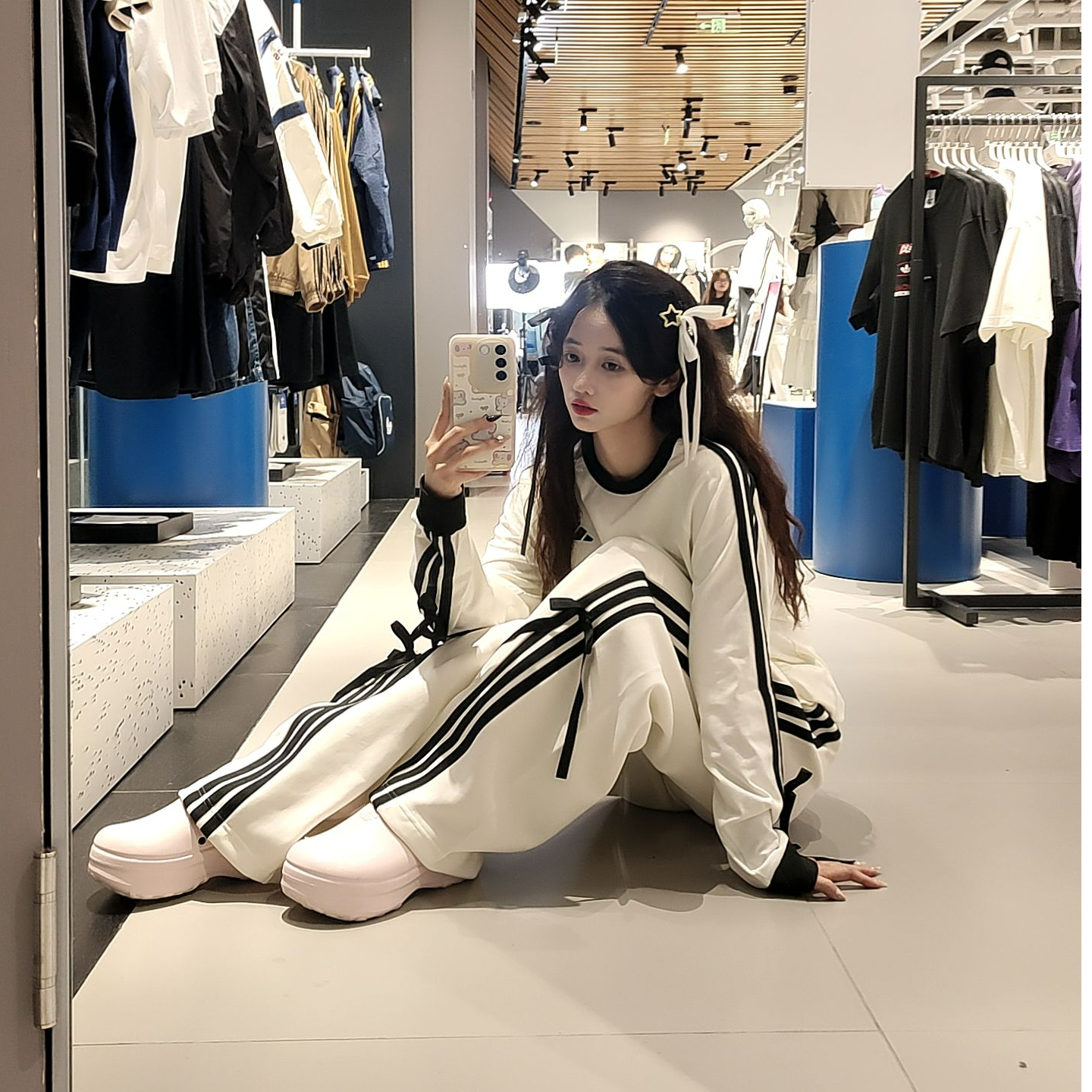 adidas/阿迪达斯女款秋冬新款宽松舒适休闲百搭扭扭裤 KG3857