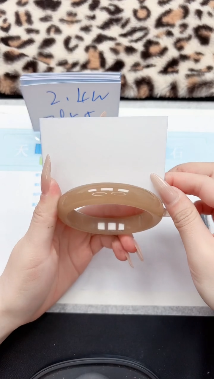 【闪购商品】石英质玉手镯未镶嵌209-60