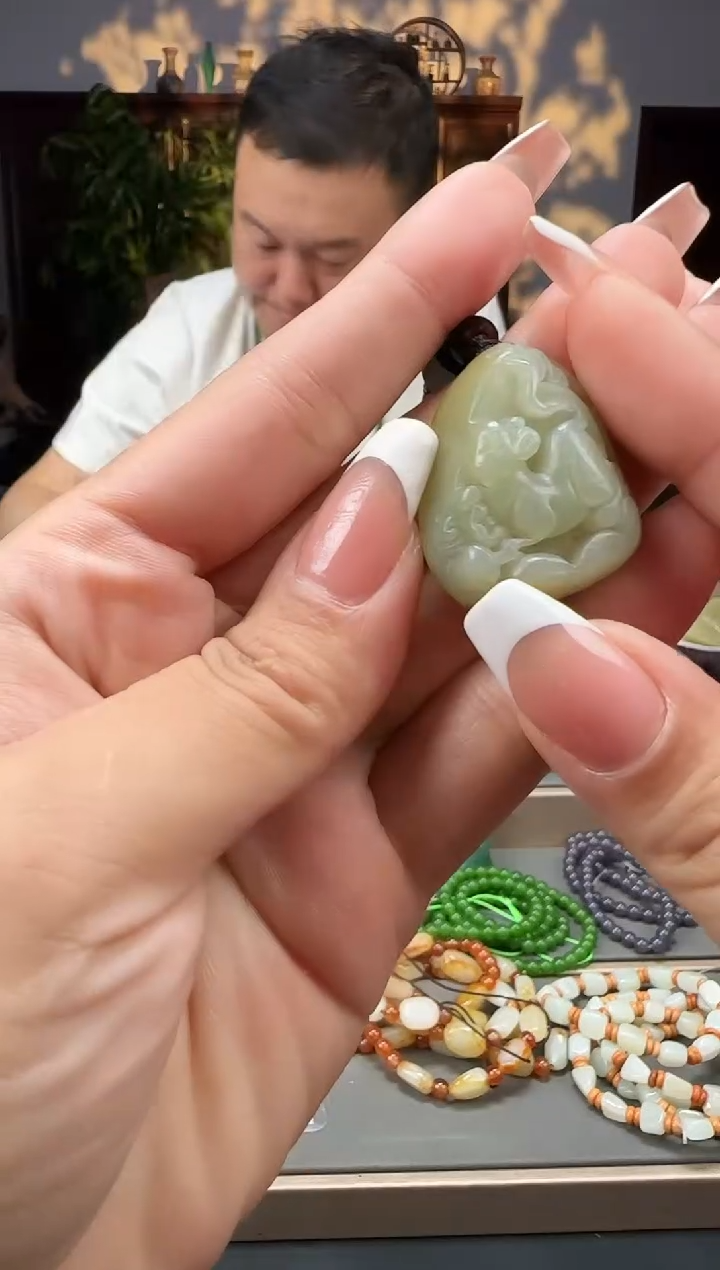 和田玉未镶嵌颈饰1