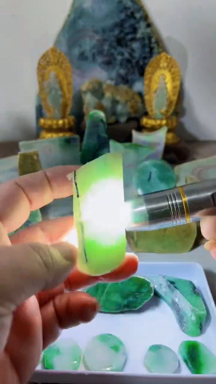 【闪购商品】翡翠吊坠(不含链)未镶嵌A407