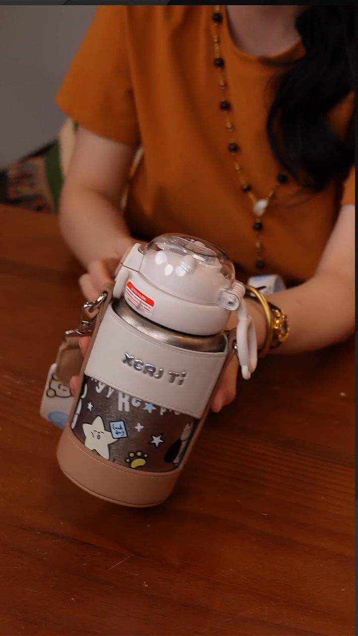 陶119-小茶日记内外纯钛儿童保温杯500ML-咖色