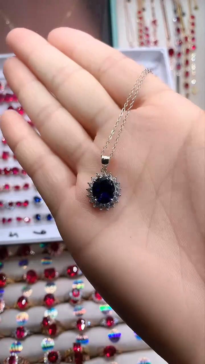 【闪购商品】蓝宝石吊坠(赠链)银S925镶嵌银色