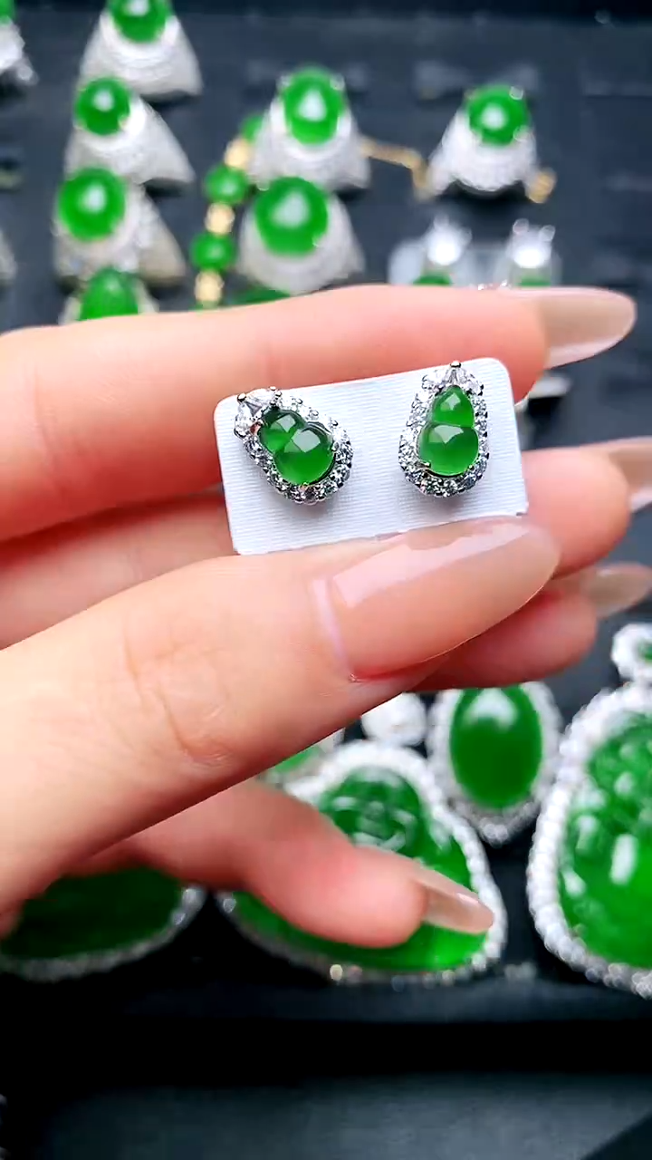 【闪购商品】翡翠耳钉银S925镶嵌葫芦耳钉