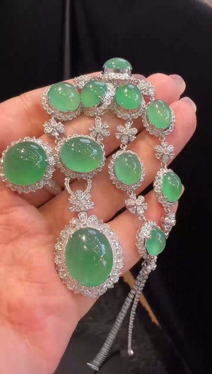 翡翠18K金镶嵌颈饰套链