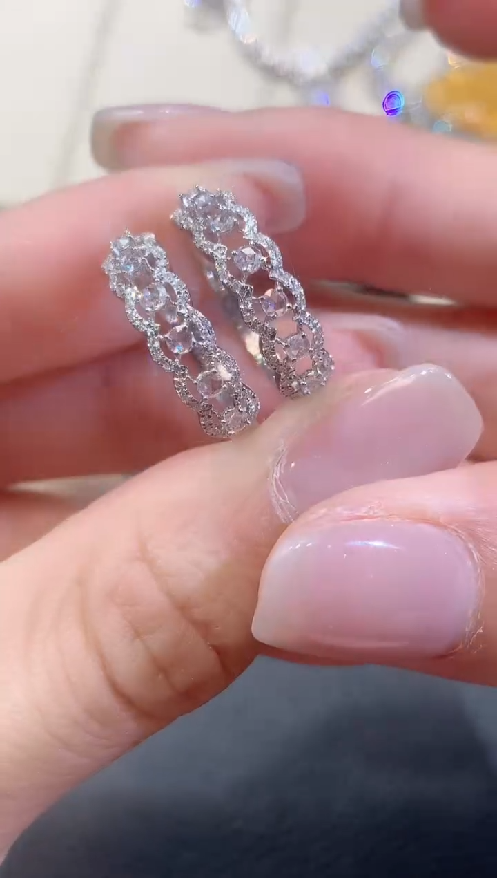 【闪购商品】戒指18K金镶嵌钻石D1 多样性发货一件