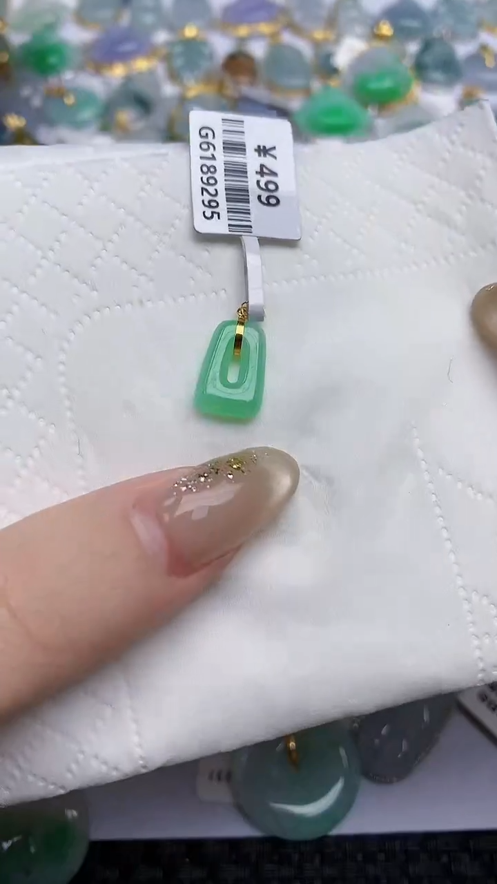 【闪购商品】翡翠颈饰未镶嵌天然A货翡翠 