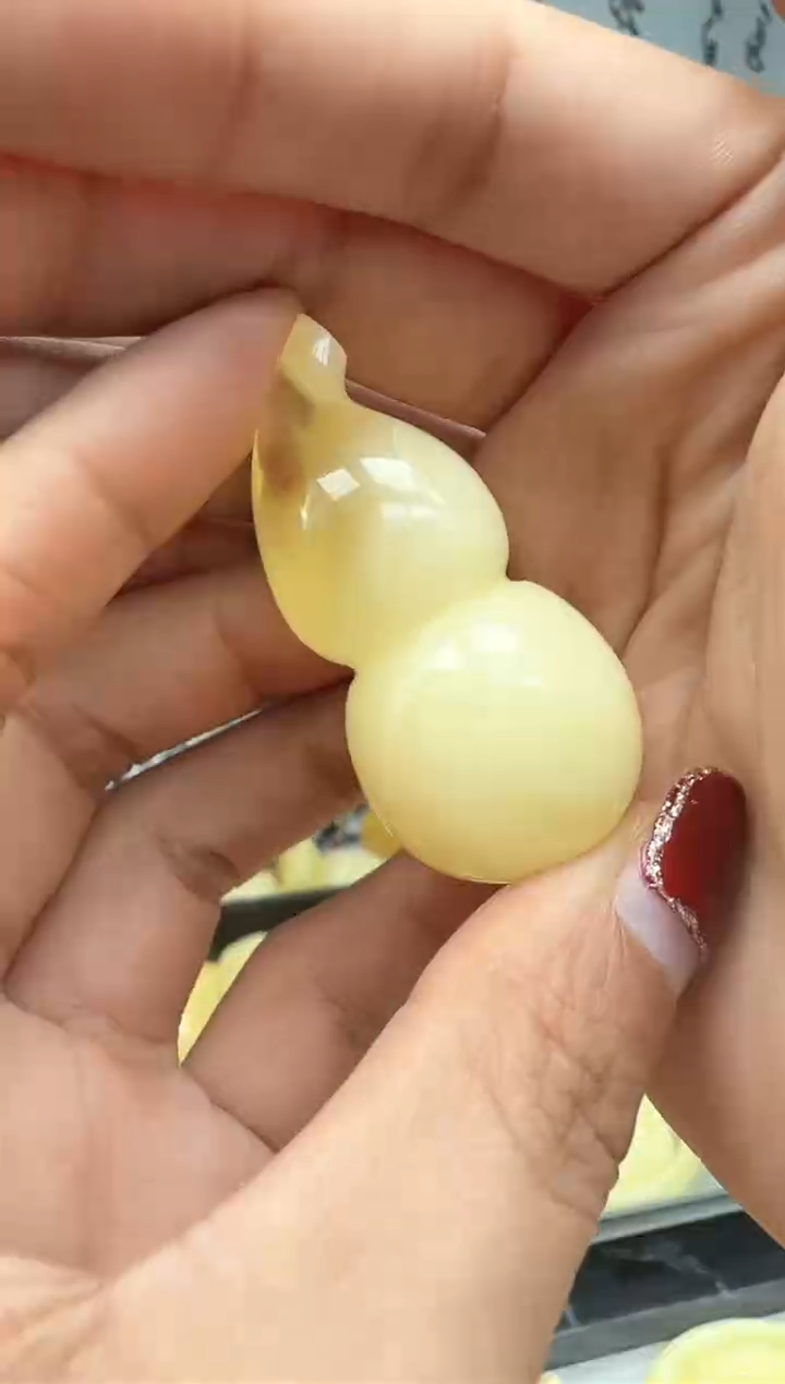 【闪购商品】琥珀裸石未镶嵌挂坠