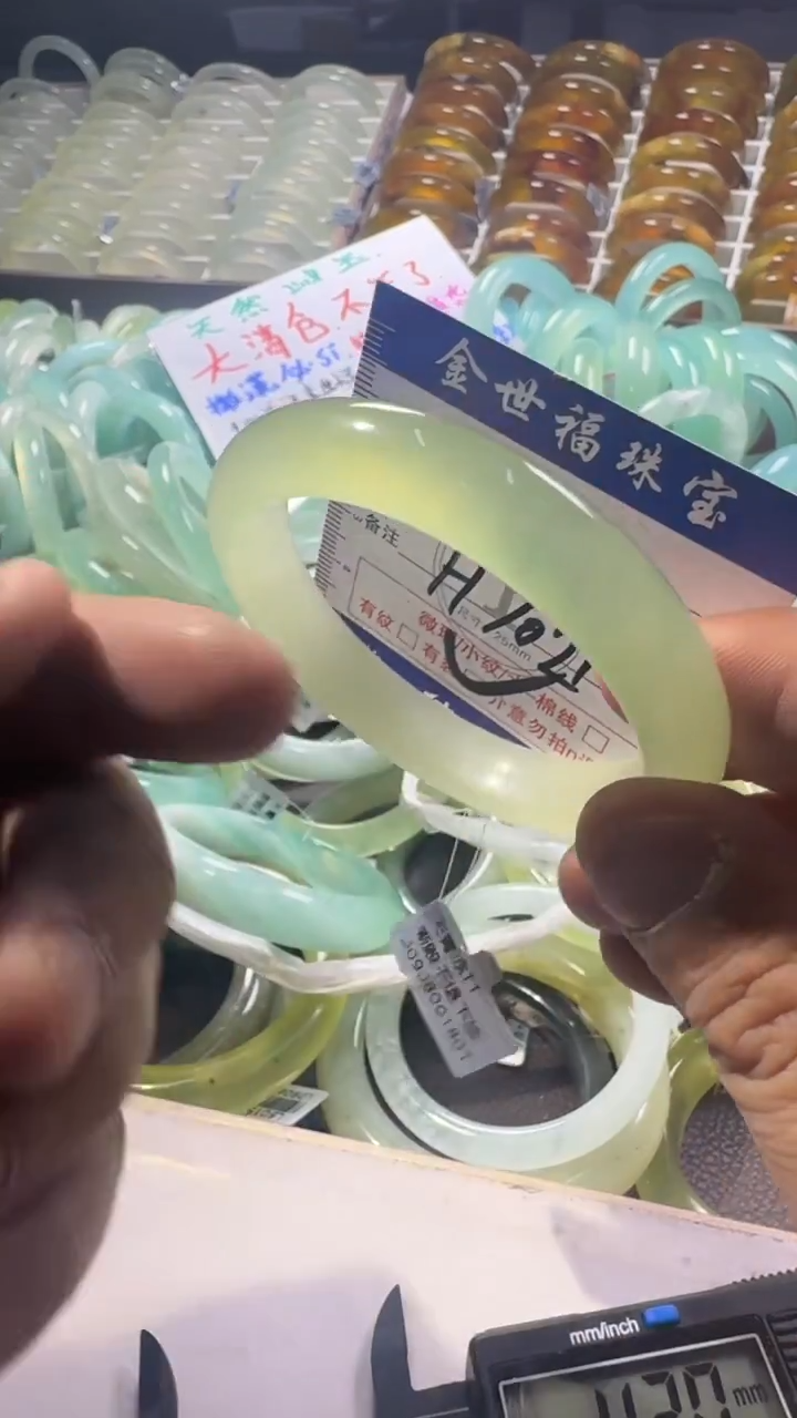 未镶嵌蛇纹石玉手镯1