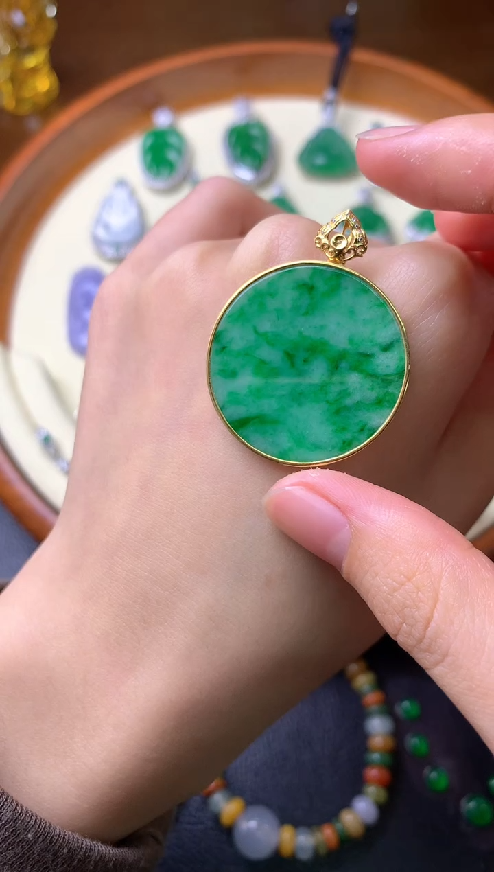 【闪购商品】翡翠吊坠(赠链)18K金镶嵌吊坠