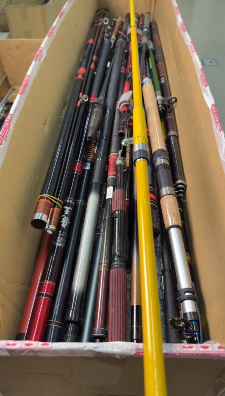 夏**… 孤品微瑕， 以直播间为准  加 10元发顺丰