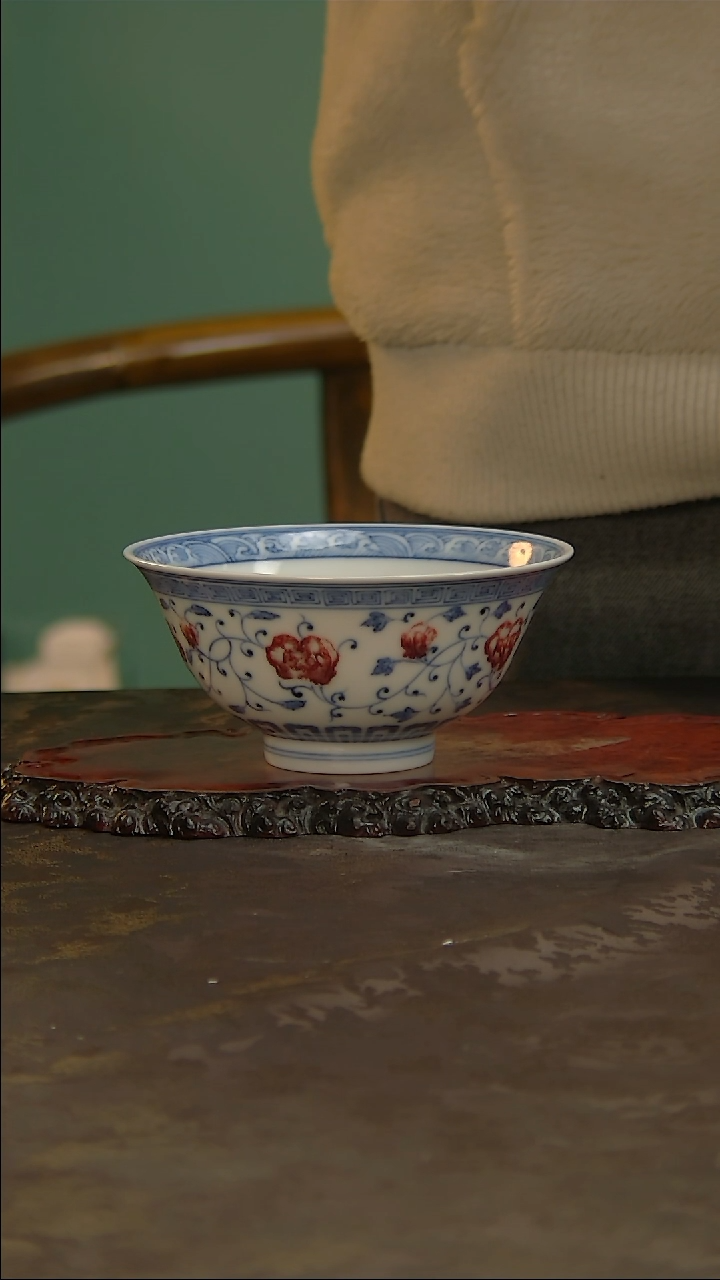 【闪购商品】青花手绘缠枝莲釉里红碗