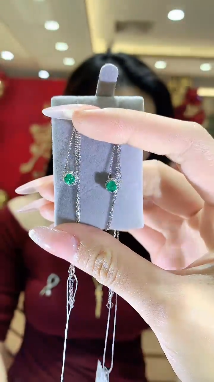 【闪购商品】祖母绿项链18K金镶嵌项链多样性发一