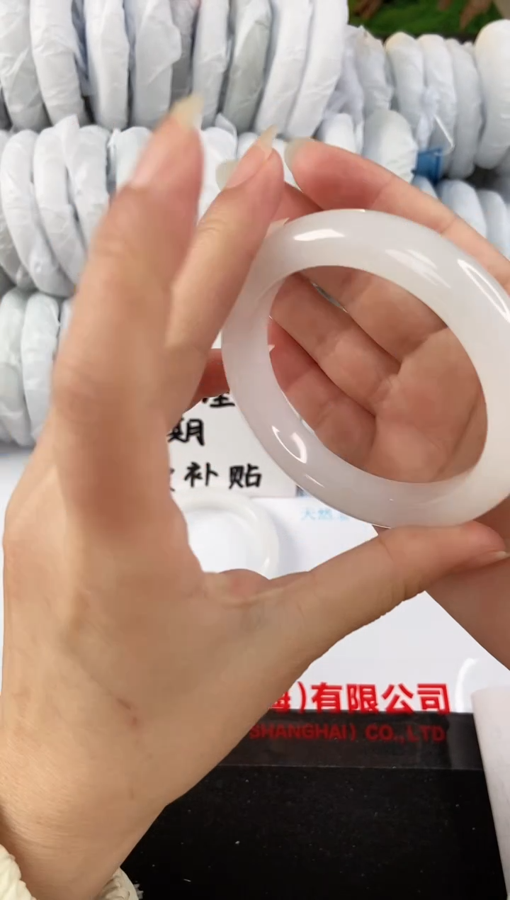 【闪购商品】石英质玉手镯未镶嵌10-57