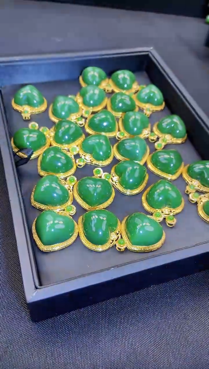 【闪购商品】和田玉吊坠18K金镶嵌25MM 多样性发一