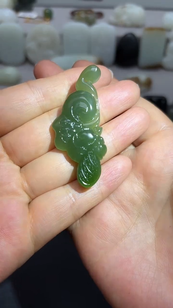 和田玉未镶嵌颈饰.