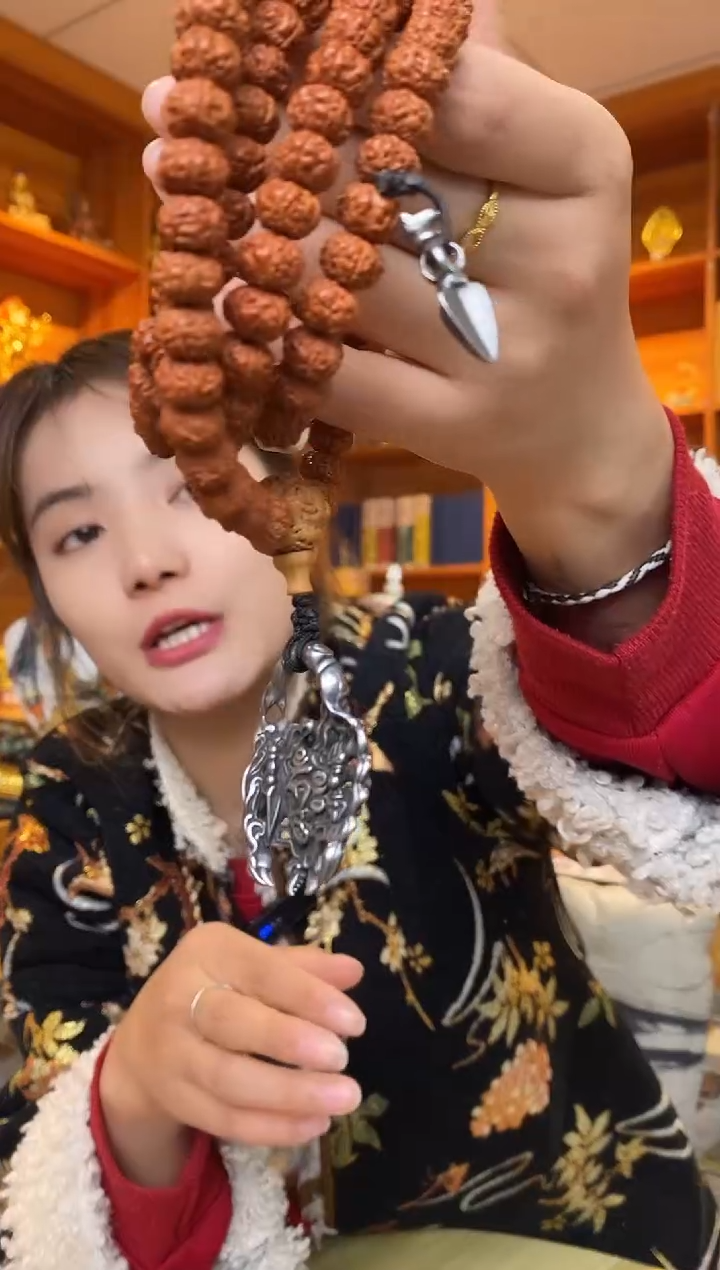 泥塑莲师金刚珠-与实物略有差异介意者慎拍
