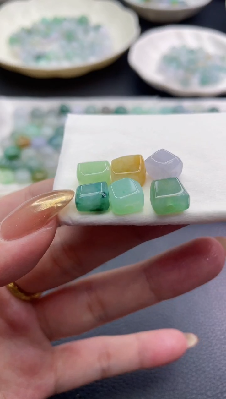 未镶嵌定制翡翠知*珠子