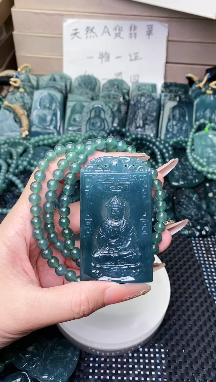 颈饰未镶嵌翡翠 