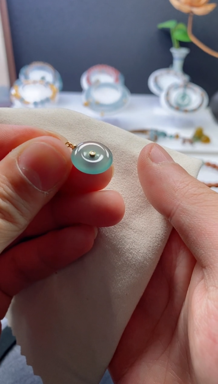 颈饰18K金镶嵌翡翠¥****¥0198573851