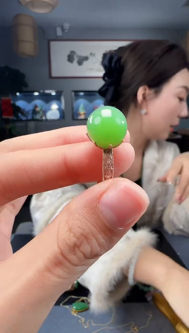 【闪购商品】和田玉戒指18K金镶嵌1