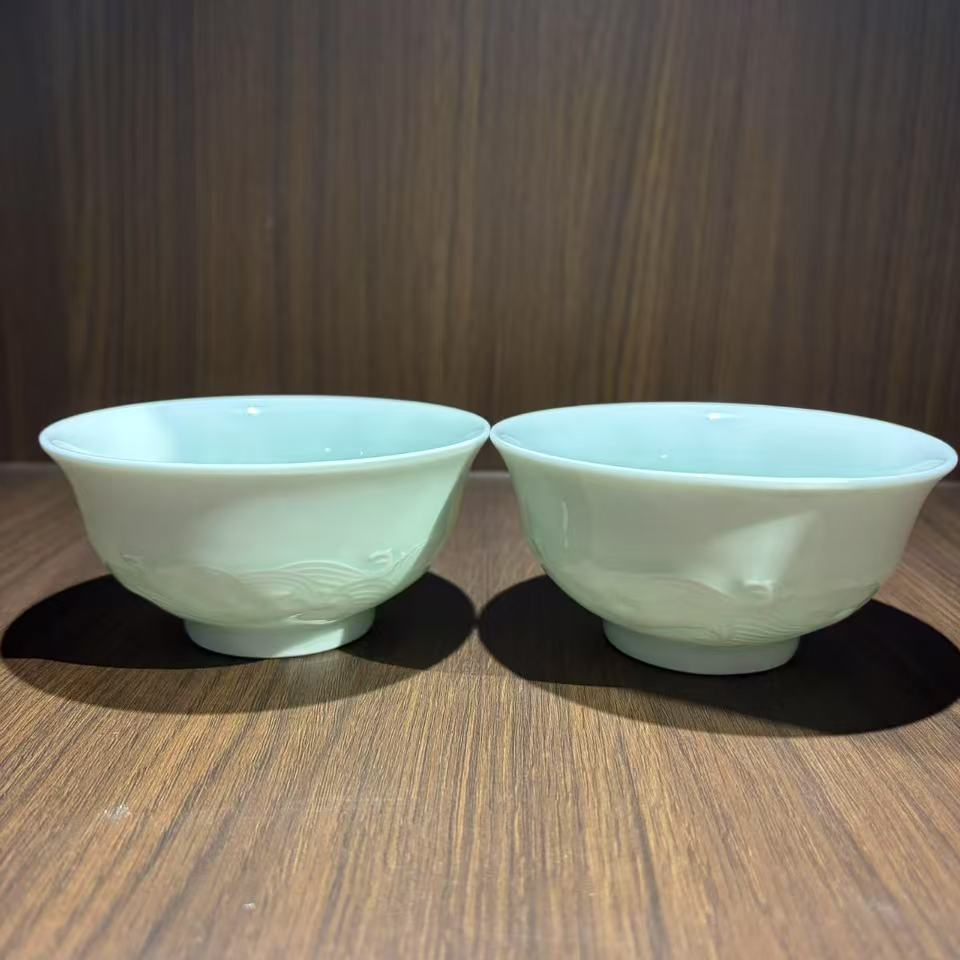影青浮雕波浪碗一对
