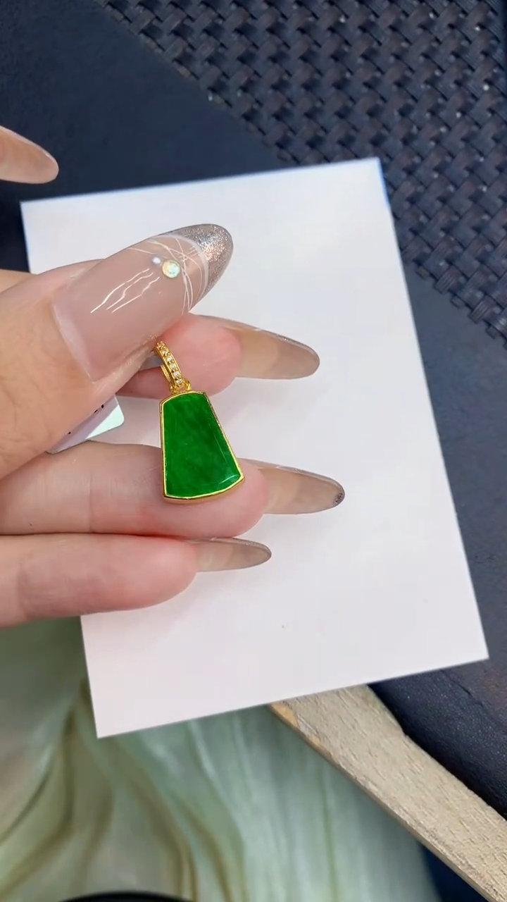 颈饰未镶嵌翡翠1