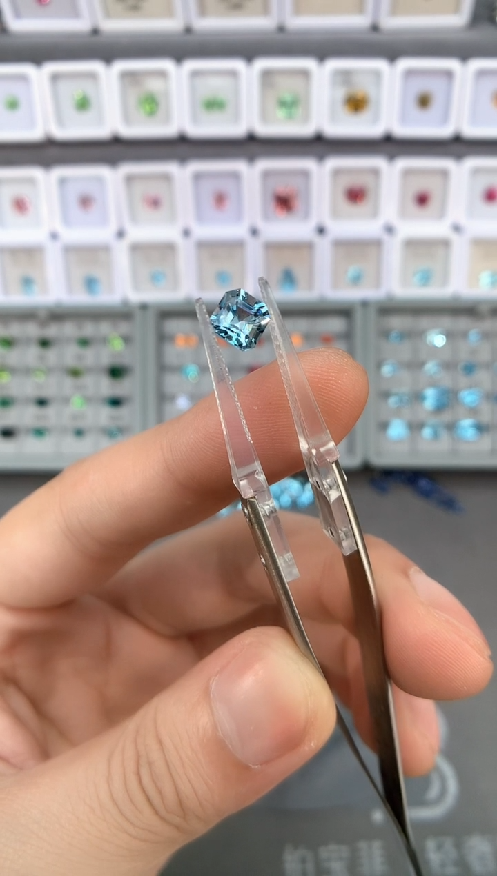 【闪购商品】定制海蓝宝石裸石未镶嵌1.14ct