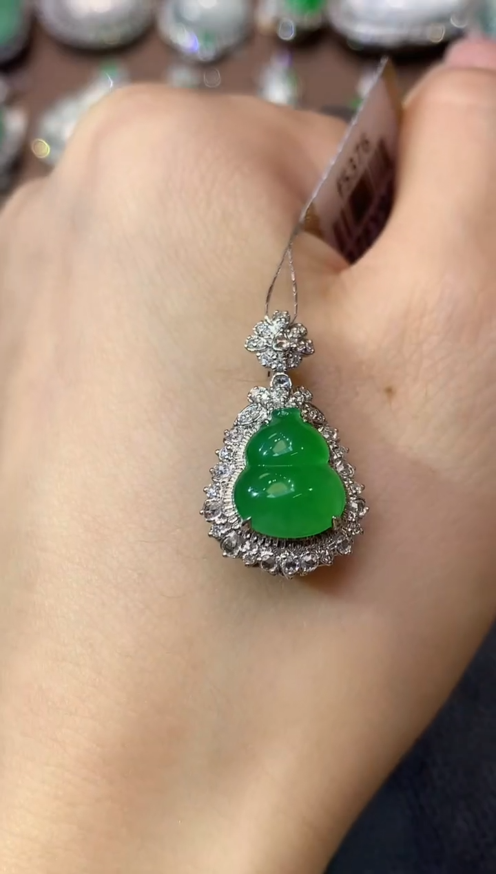 吊坠(不含链)18K金镶嵌翡翠C28