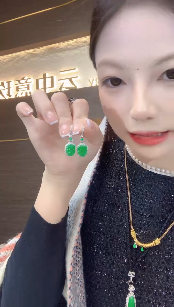 18K金镶嵌翡翠耳饰A116