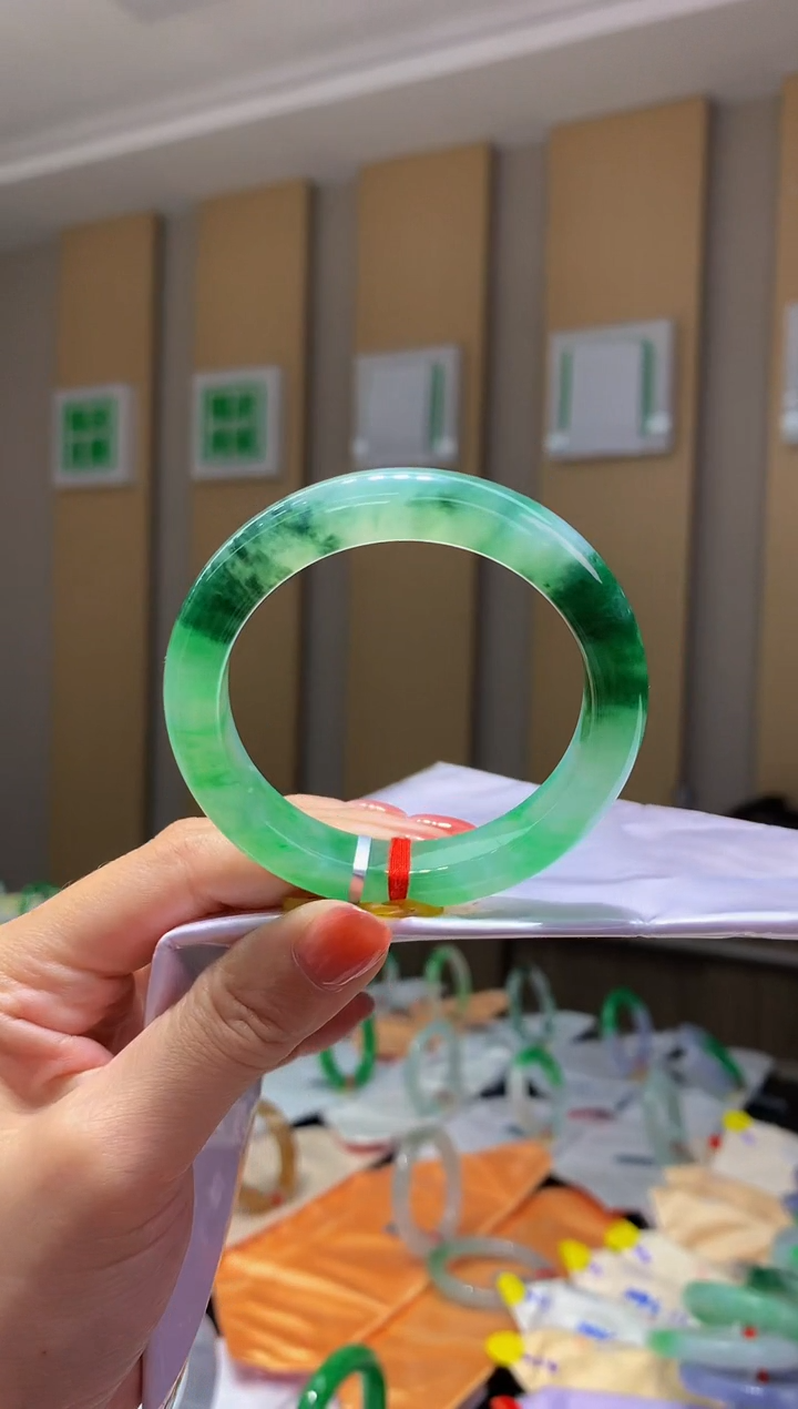 未镶嵌手镯翡翠- 圈口54.3 全款35万 定金2万