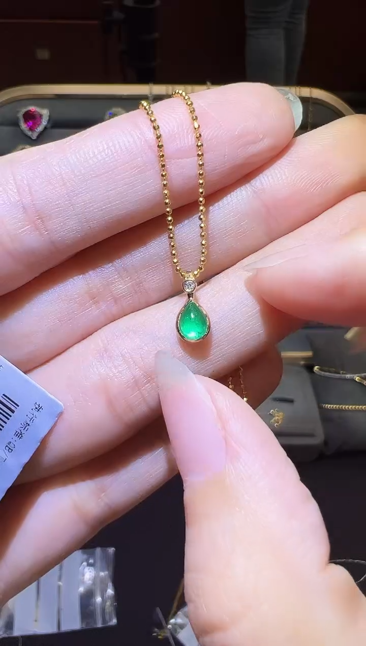 吊坠(赠链)18K金镶嵌祖母绿玖***.0.35ct