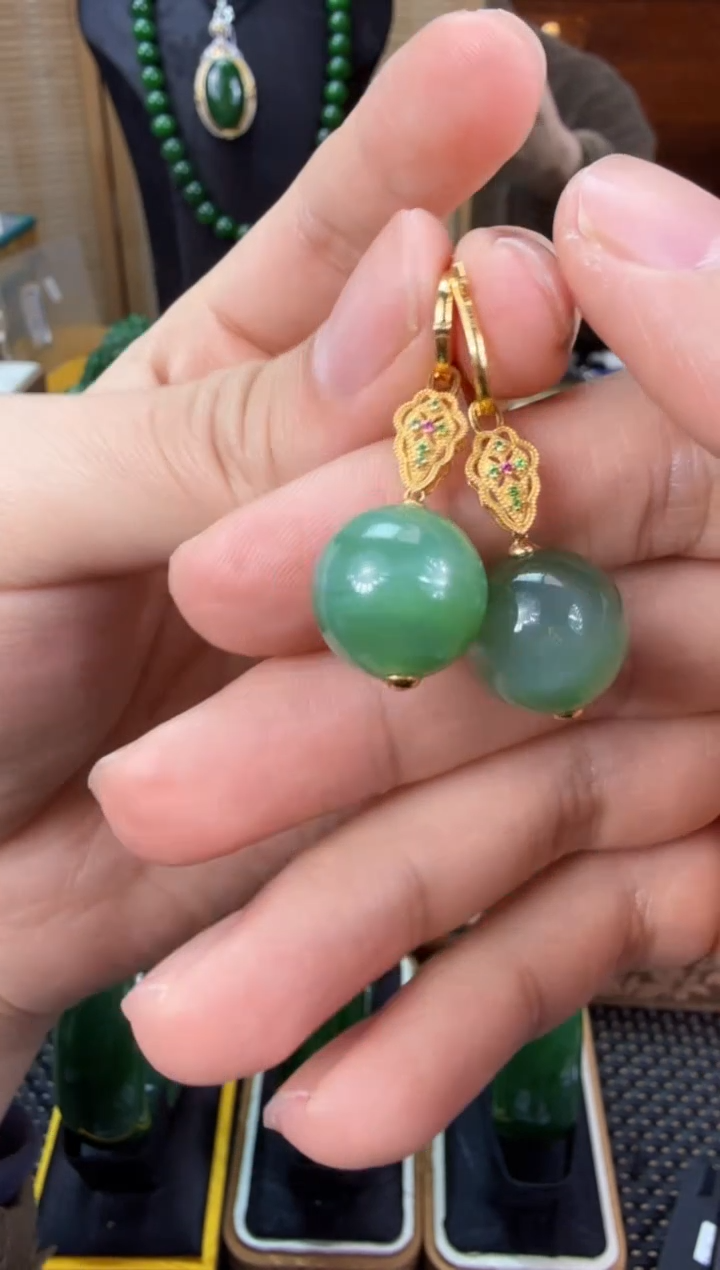 【闪购商品】和田玉（碧玉）耳饰18K金镶嵌 
