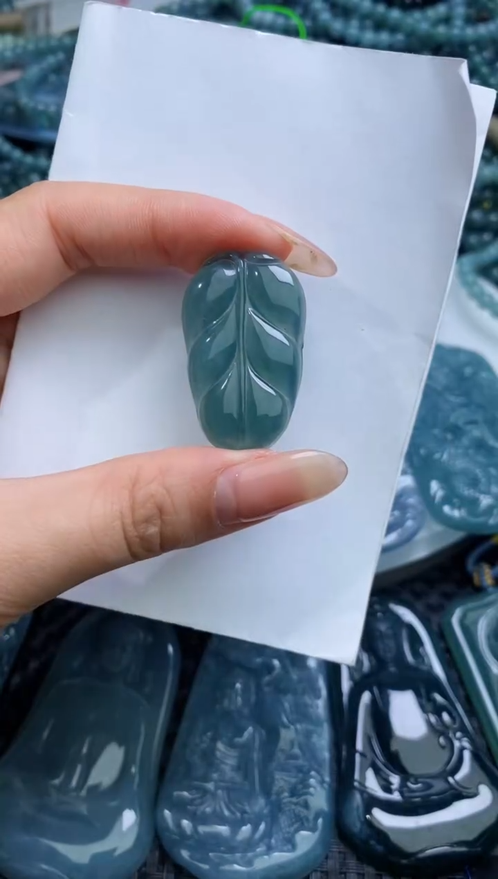 【闪购商品】翡翠颈饰未镶嵌           