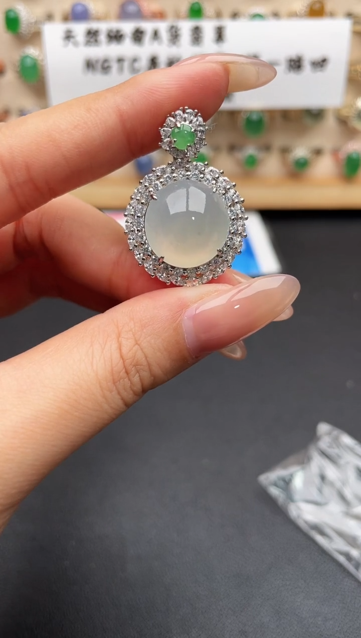 未镶嵌戒指翡翠一物一证一礼盒