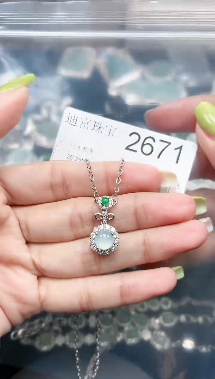 【闪购商品】翡翠颈饰未镶嵌2671赠皮绳