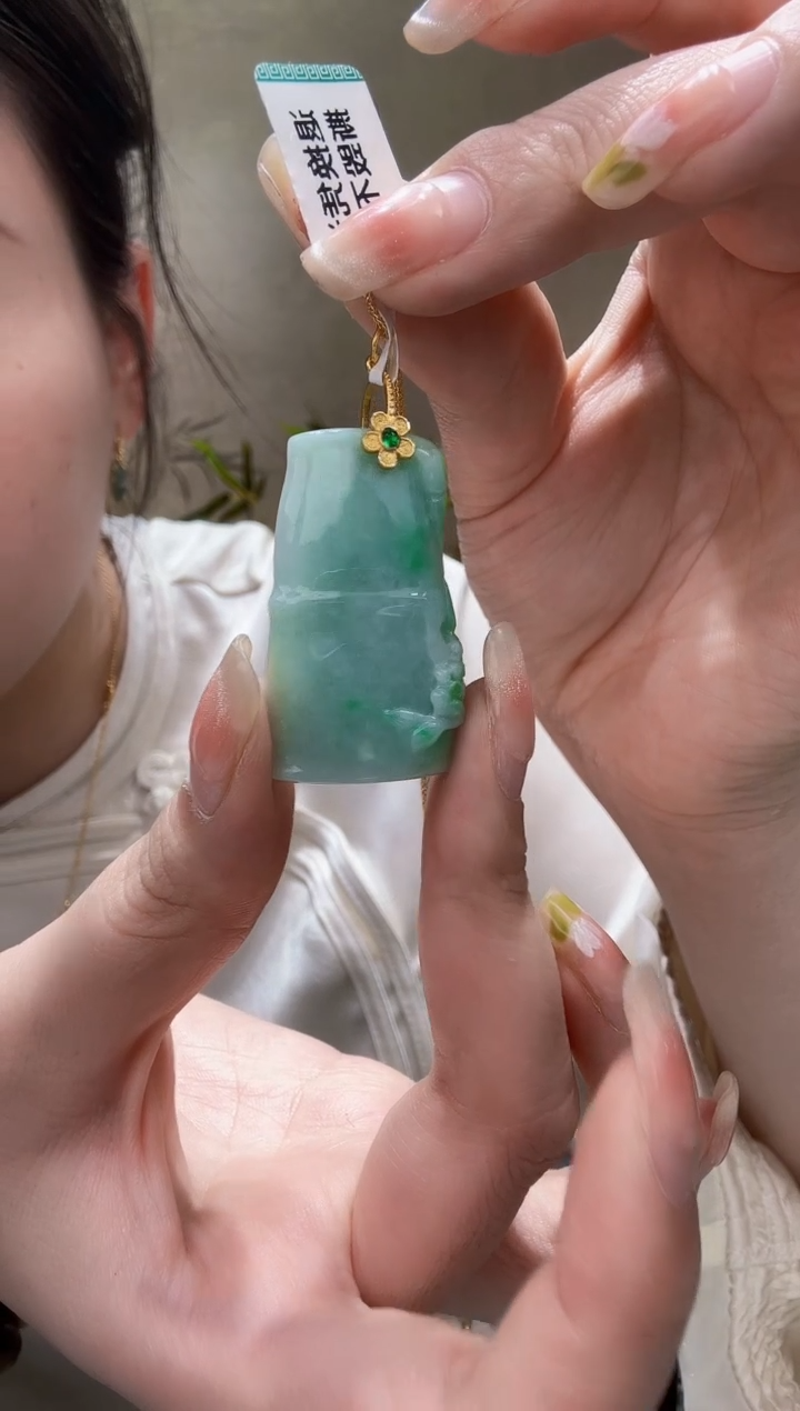 翡翠未镶嵌颈饰吊坠