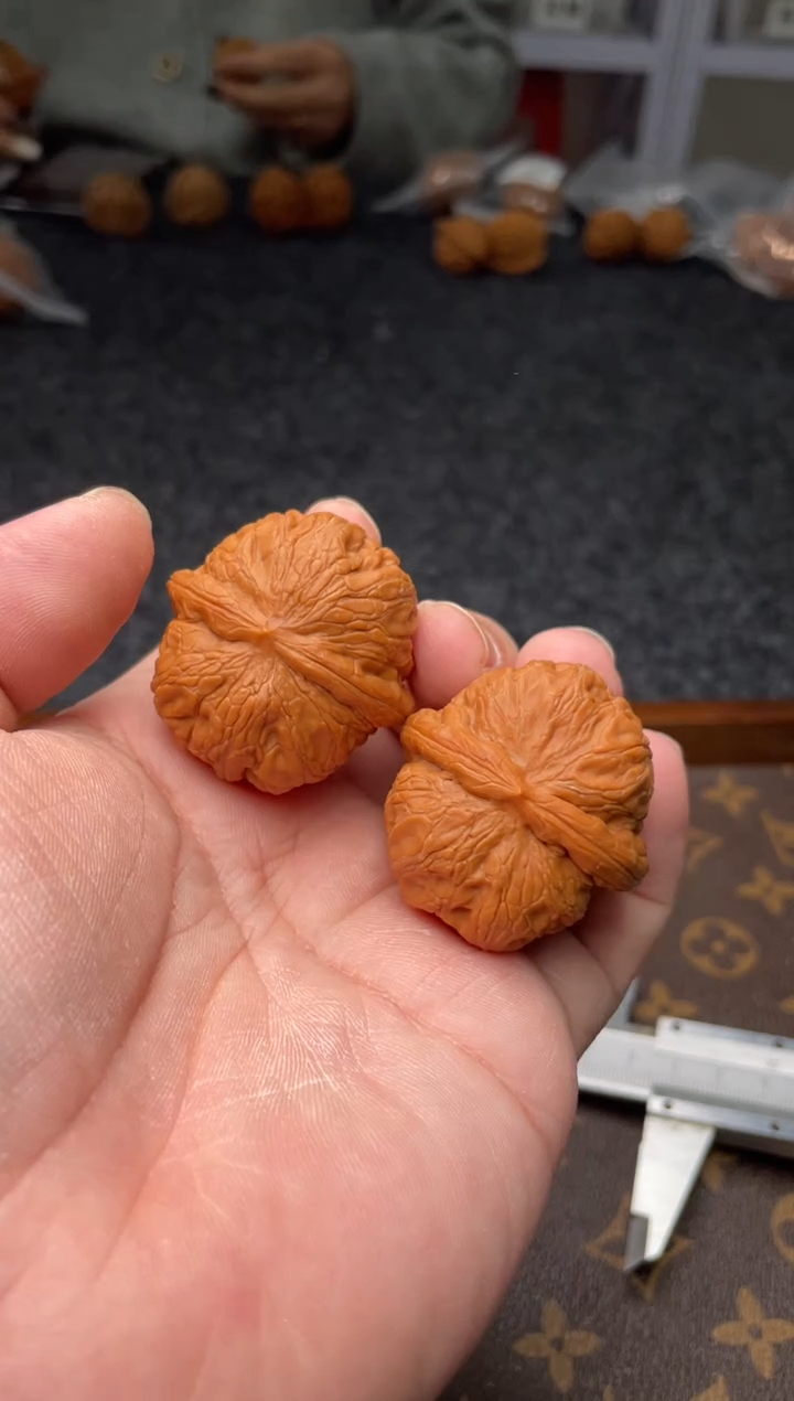 把件文玩核桃B 297 号   39尺元宝