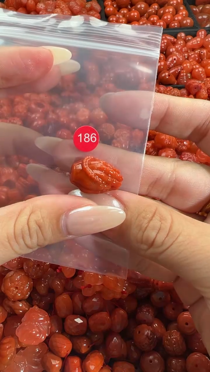 颈饰未镶嵌南红玛瑙1