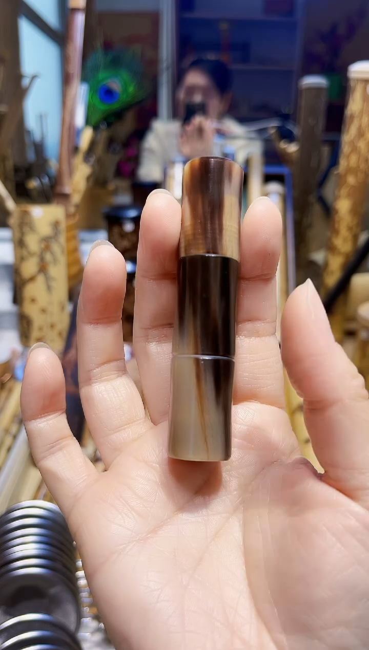 x*c牛角精品牙签筒一个