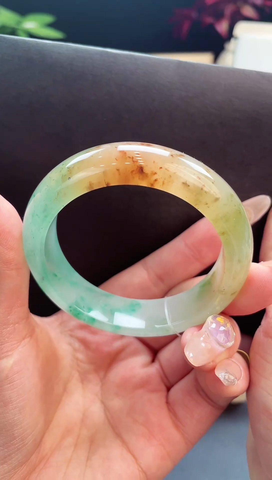 【闪购商品】石英质玉手镯未镶嵌黄加绿